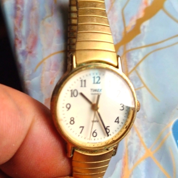 🦋 Timex Goldtone/White Stainless Steel Women's Watch - Picture 1 of 2